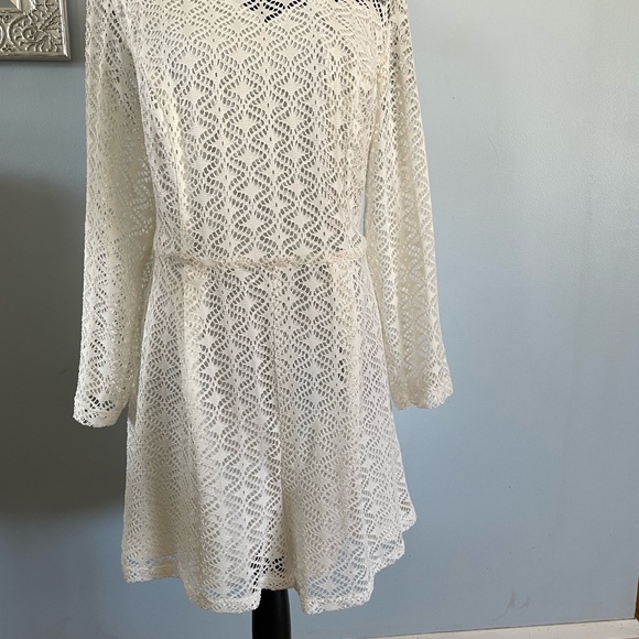 Marta by Monif C. White Long Sleeve Short Romper. - Picture 3 of 12